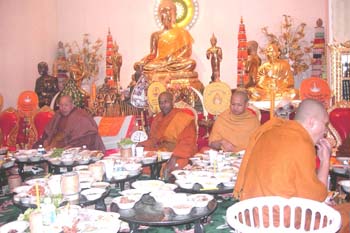 2003 - Wat lao temple - katina ceremony.jpg